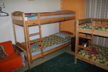 Кровать в общем 5-местном номере для мужчин и женщин