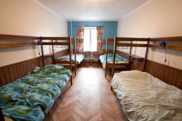 Односпальная кровать в общем номере с 4 кроватями для лиц обоего пола

